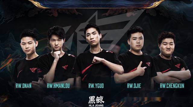 地勢空曠的 地勢空曠的